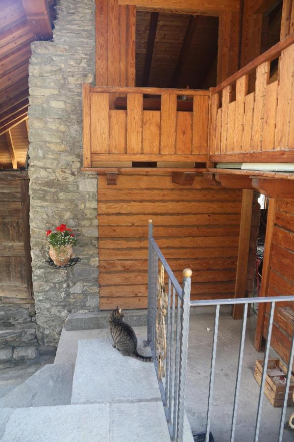 Suite Del Villaggio Sarre Exterior photo