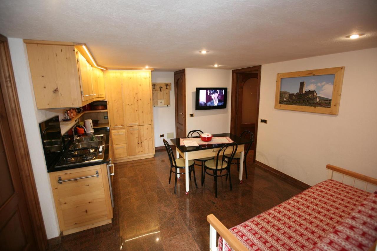 Suite Del Villaggio Sarre Exterior photo
