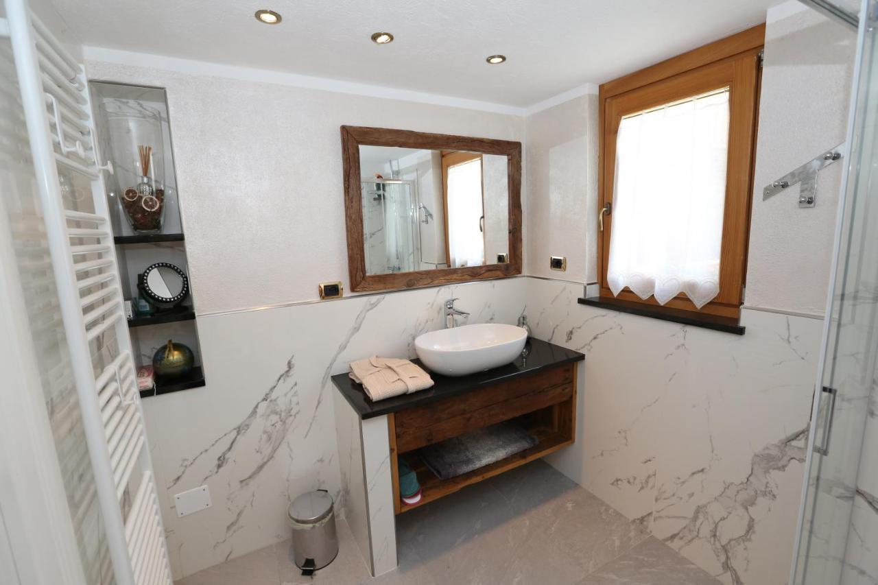 Suite Del Villaggio Sarre Exterior photo