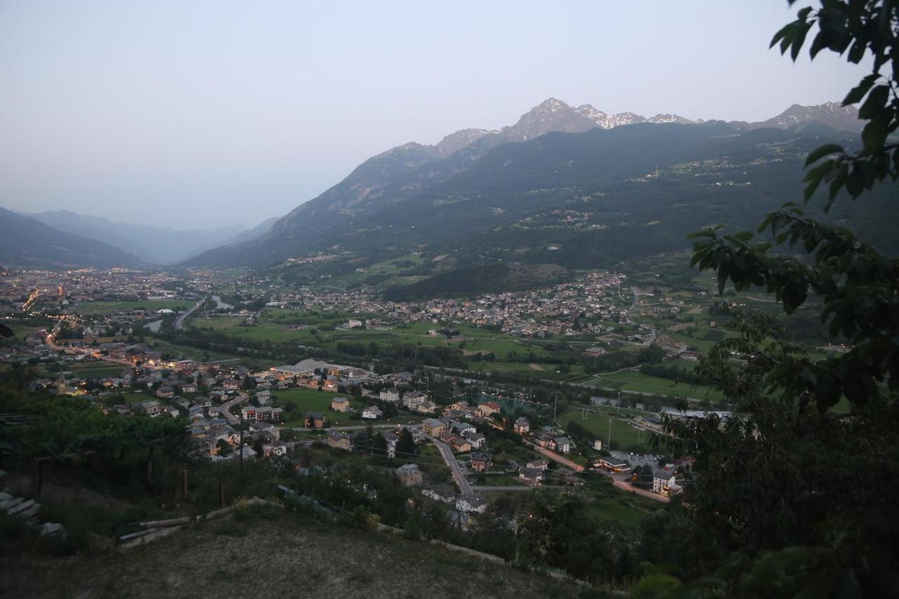 Suite Del Villaggio Sarre Exterior photo