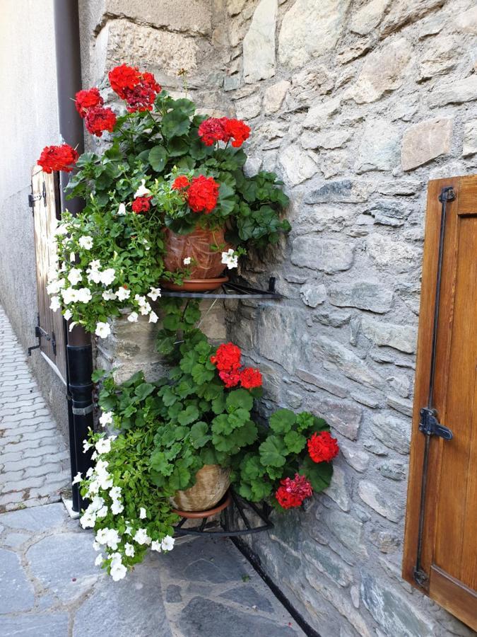 Suite Del Villaggio Sarre Exterior photo